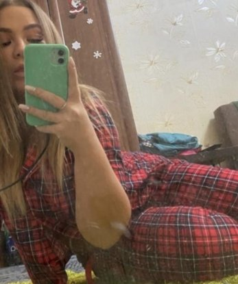 Живу в Москве, где я создаю незабываемую атмосферу страсти и наслаждения. Мои услуги настолько разнообразны, что я смогу удовлетворить самые сокровенные фантазии и желания. Я экспериментирую, могу быть невероятно страстной, нежной или игривой - в зависимости от твоих предпочтений. Отзывы о моей работе говорят сами за себя - мои клиенты остаются полностью удовлетворены и возвращаются ко мне снова и снова. Фото, которые ты можешь увидеть, - полное отражение моей сексуальности и элегантности. Позволь себе насладиться моими услугами и окунуться в мир наслаждения и удовольствия. 😉🌟🔥 Буду рада воплотить в жизнь твои самые смелые фантазии. Неля